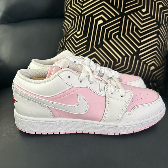 Nike Air Jordan 1 Low GS & Womens Pink Foam & Fire Red Sports Sneaker 553560-608 - Picture 1 of 8